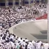 Người hành hương thực hiện nghi lễ ném đá.
