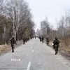 Binh sỹ Ukraine diễn tập quân sự tại một địa điểm không xác định. (Ảnh: AFP/TTXVN)