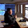 Nhà lãnh đạo Triều Tiên Kim Jong Un giám sát cuộc tập trận phóng tên lửa siêu vượt âm tại Bình Nhưỡng ngày 4/1. (Ảnh: Yonhap/TTXVN)