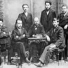 Vladimir Ilyich Lenin và Hội viên Hội Liên hiệp đấu tranh giải phóng giai cấp công nhân do Người thành lập 1897. (Ảnh: TTXVN)