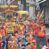Đoàn rước cung nghinh Thánh Mẫu, Hội đồng Tứ phủ bằng đường bộ đến làm lễ ở đình Thương Bạc. (Ảnh: Văn Dũng/TTXVN)