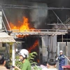 Hiện trường vụ cháy tại nhà kho chứa vải ở phường An Khê, thành phố Đà Nẵng. (Ảnh: TTXVN phát)
