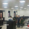 Hai bị cáo tại phiên tòa. (Ảnh: Chanh Đa/TTXVN)