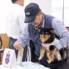 Cử tri bỏ phiếu sớm bầu Tổng thống tại điểm bầu cử ở Seoul, Hàn Quốc. (Ảnh: Yonhap/TTXVN)