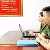 Đối tượng Lê Thị Hồng (Giám đốc Công ty Cổ phần Xây dựng và Thí nghiệm công trình Miền Trung tại cơ quan công an. (Ảnh TTXVN phát)
