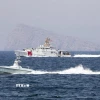 Tàu di chuyển tại Eo biển Hormuz. (Ảnh: IRNA/TTXVN)