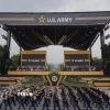 Cuộc diễu binh quy mô lớn kỷ niệm 250 năm ngày thành lập Lục quân với sự tham gia của 6.700 binh sỹ cùng hàng trăm phương tiện quân sự đã diễn ra tại thủ đô Washington. (Ảnh: AP/TTXVN)