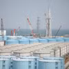 Các bể chứa nước thải nhiễm xạ tại nhà máy điện hạt nhân Fukushima Daiichi ở Okuma, tỉnh Fukushima, Nhật Bản. (Ảnh: Kyodo/TTXVN)