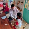 Cán bộ Trung tâm y tế huyện Bù Đăng đến các trường học trên địa bàn xã Bình Minh điều tra dịch tễ, khám sàng lọc. (Ảnh: TTXVN phát)