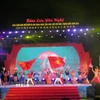 Liên khúc hát múa: "Lào Cai-Vân Nam chung một bài ca," "Việt Nam-Trung Hoa" do tập thể nghệ sỹ hai nước biểu diễn. (Ảnh: Hương Thu/TTXVN)