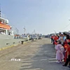 Đoàn Công tác chuẩn bị rời bến. (Ảnh: Đoàn Mạnh Dương/TTXVN)