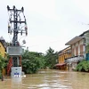 Hệ thống lưới điện bị ngập lũ tại Hội An. (Ảnh: TTXVN phát)