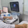 Khám sức khỏe miễn phí cho người dân tại Trạm Y tế phường Chợ Lớn. (Ảnh: Đinh Hằng/TTXVN)