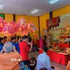 Kiều bào tại Udon Thani dâng hương giỗ Tổ Hùng Vương. (Ảnh: TTXVN phát)