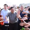 Thủ tướng Phạm Minh Chính với đồng bào các dân tộc tỉnh Lạng Sơn. (Ảnh: Dương Giang/TTXVN)