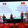 Tiết mục văn nghệ tại buổi tọa đàm. (Ảnh: Tá Chuyên/TTXVN)