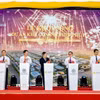 Các đại biểu thực hiện nghi thức khởi công Dự án Khu công nghiệp Phú Hà. (Ảnh: Trung Nguyên/TTXVN)