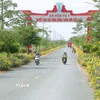 Đường giao thông về xã nông thôn mới kiểu mẫu Hòa Tú 1, huyện Mỹ Xuyên, Sóc Trăng cũ. (Ảnh: Tuấn Phi/TTXVN)