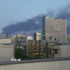 Khói bốc lên sau cuộc tấn công tại Tehran, Iran. (Ảnh: THX/TTXVN)
