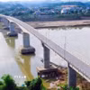 Cầu Sông Lô bắc qua Sông Lô, đoạn chảy qua xã Đoan Hùng (Phú Thọ). (Ảnh: TTXVN phát)