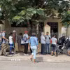 Người cao tuổi Cuba xếp hàng tại một cửa hàng bánh mỳ ở thủ đô La Habana, Cuba. (Ảnh: Việt Hùng/TTXVN)
