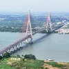 Cầu Cần Thơ đang góp phần thông thương tuyến Thành phố Hồ Chí Minh đi về thành phố Cần Thơ, các tỉnh Đồng bằng sông Cửu Long, tạo động lực phát triển kinh tế cho cả vùng Đồng bằng sông Cửu Long. (Ảnh: Hồng Đạt/TTXVN)