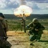 Binh sỹ Ukraine khai hỏa một khẩu súng cối trong một cuộc tập trận. (Nguồn: AFP)