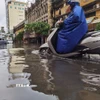 Ngập trong phố Mạc Thị Bưởi. (Ảnh: Thanh Tùng/TTXVN)