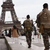 Binh sỹ Pháp tuần tra tại thủ đô Paris. (Ảnh: THX/TTXVN)