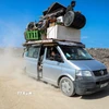 Người dân Palestine trở về nhà tại Dải Gaza. (Nguồn: THX/TTXVN)