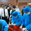 Thủ tướng Lê Minh Hưng kiểm tra công tác tìm kiếm, quy tập hài cốt liệt sỹ tại Công viên Lê Thị Riêng, phường Hòa Hưng, Thành phố Hồ Chí Minh. (Ảnh: Dương Giang/TTXVN)