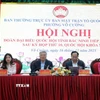 Các đại biểu lắng nghe ý kiến của cử tri phường Võ Cường. (Ảnh: Danh Lam/TTXVN)
