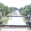 Hệ thống cống giúp ngăn mặn, trữ ngọt, giúp giảm thiểu tác động do hạn hán và xâm nhập mặn. (Ảnh: Chanh Đa/TTXVN)