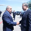 Phó Thủ tướng thứ nhất Azerbaijan Yagub Eyyubov tiễn Tổng Bí thư Tô Lâm tại Sân bay quốc tế Heydar Aliyev, thủ đô Baku. (Ảnh: Thống Nhất/TTXVN)
