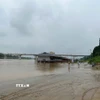 Mực nước sông Lô đoạn qua thành phố Tuyên Quang lên cao. (Ảnh: Hoàng Hải/TTXVN)