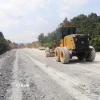 Các đơn vị huy động máy móc đẩy nhanh tiến độ dự án. (Ảnh: Chu Hiệu/TTXVN)