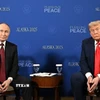Tổng thống Nga Vladimir Putin (trái) trong cuộc họp với Tổng thống Mỹ Donald Trump tại Căn cứ Elmendorf-Richardson ở Anchorage, bang Alaska (Mỹ) ngày 15/8. (Ảnh: THX/TTXVN)