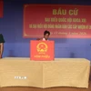 Người dân ấp Khai Long, xã Đất Mũi tham gia bỏ phiếu. (Ảnh: Tuấn Phi/TTXVN)