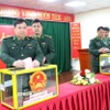 Lực lượng bộ đội Biên phòng Đồn Biên phòng cửa khẩu Móng Cái thực hiện quyền, nghĩa vụ bỏ phiếu bầu cử. (Ảnh: Văn Đức/TTXVN)