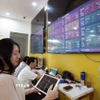 Khách hàng giao dịch chứng khoán. (Ảnh: Trần Việt/TTXVN)