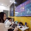 Khách hàng giao dịch chứng khoán. (Ảnh: Trần Việt/TTXVN)