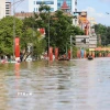 Ngập lụt trên tuyến đường Hoàng Văn Thụ, phường Phan Đình Phùng, tỉnh Thái Nguyên. (Ảnh: Nhật Anh/TTXVN)