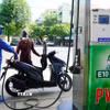 Một điểm bán xăng E10 RON95. (Ảnh: Lê Phước Ngọc/TTXVN)