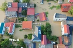 Nước nhấn chìm nhiều ngôi nhà tại các tổ dân phố Yên Viên, Vân Hà, Thổ Hà, phường Vân Hà, tỉnh Bắc Ninh. (Ảnh: Phan Phương/TTXVN)