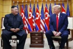 (Tư liệu) Tổng thống Mỹ Donald Trump (phải) và nhà lãnh đạo Triều Tiên Kim Jong Un tại cuộc gặp ở làng đình chiến Panmunjom ở biên giới liên Triều, ngày 30/6/2019. (Ảnh: Yonhap/TTXVN)