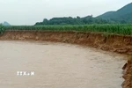 Địa bàn thôn Chu, xã Kiên Thọ, tỉnh Thanh Hóa nơi sông Âm chảy qua bị sạt lở. (Ảnh: Nguyễn Nam/TTXVN)