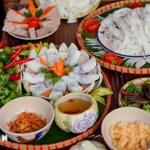 Nghề làm bánh cuốn Thanh Trì của Hà Nội vừa được ghi danh Di sản văn hóa phi vật thể quốc gia. (Ảnh: TTXVN)