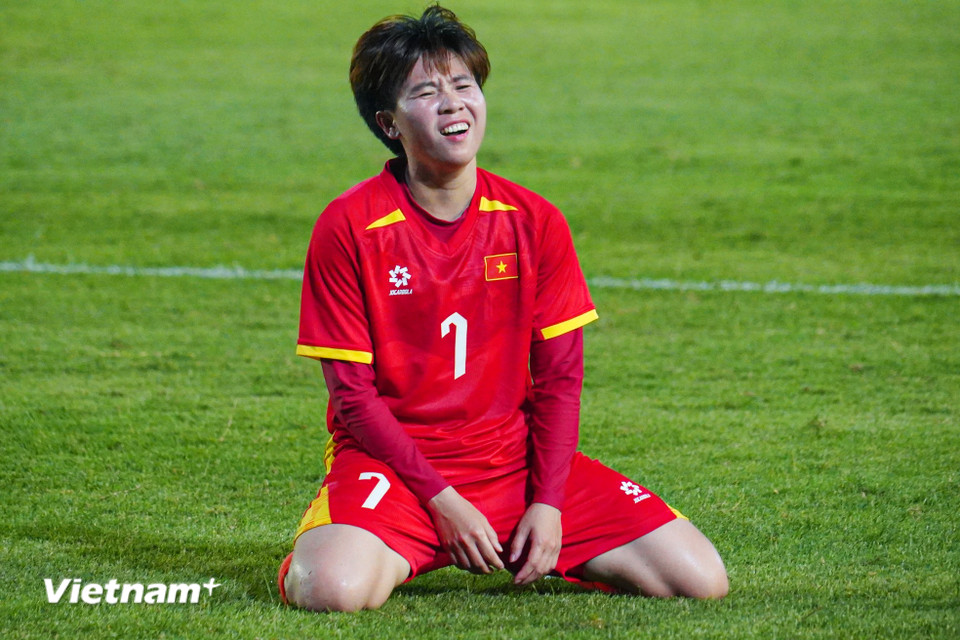 Sự tiếc nuối của tiền vệ mang áo số 7. Chung cuộc, Đội tuyển Nữ Việt Nam nhận thất bại 1-4 trong trận giao hữu với Werder Bremen. (Ảnh: Việt Anh/Vietnam+)