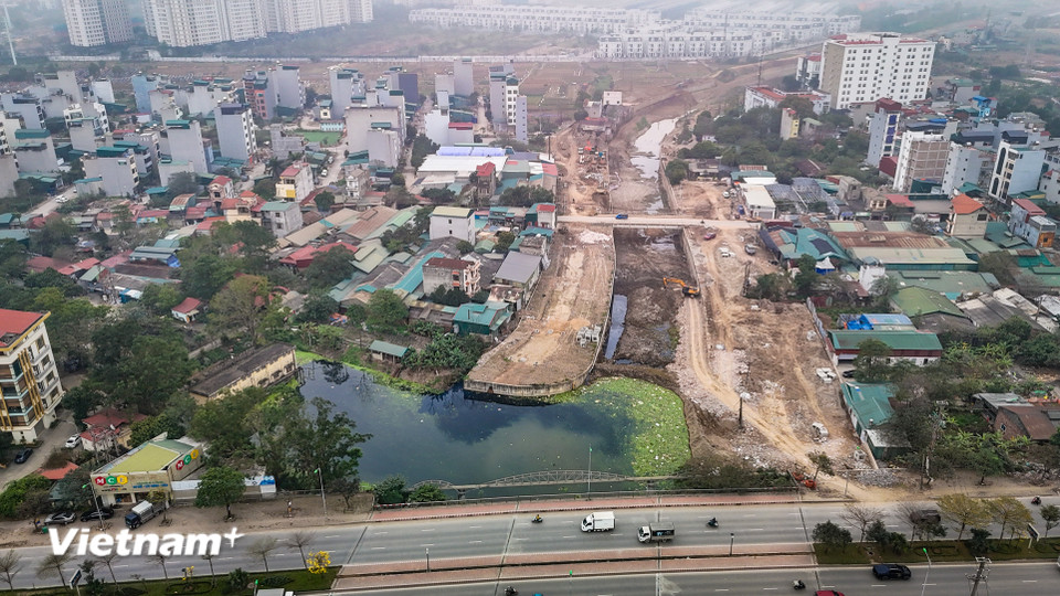 Dự án trọng điểm này có nhiệm vụ tiêu thoát nước, phòng chống úng ngập cho 6.300ha đất sản xuất nông nghiệp thuộc các quận, huyện: Hà Đông, Nam Từ Liêm, Bắc Từ Liêm, Thanh Xuân, Hoài Đức và dự kiến đưa vào khai thác cuối năm 2022. (Ảnh: Hoài Nam/Vietnam+)