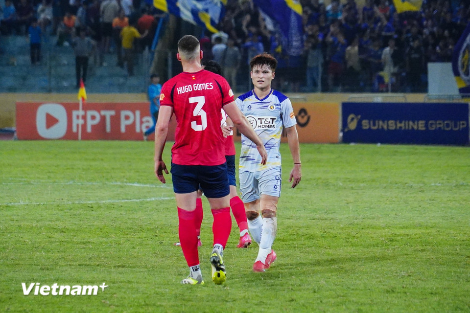 Chân sút mang áo số 9 góp công trong cả 2 bàn thắng giúp Hà Nội FC giành chiến thắng chung cuộc 2-0 trước "người hàng xóm" Công an Hà Nội. (Ảnh: Việt Anh/Vietnam+)